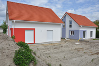 Hohenwart, Lkr. Pfaffenhofen: 2 x Point 127 KfW 55 Aktionshäuser auf Bodenplatte